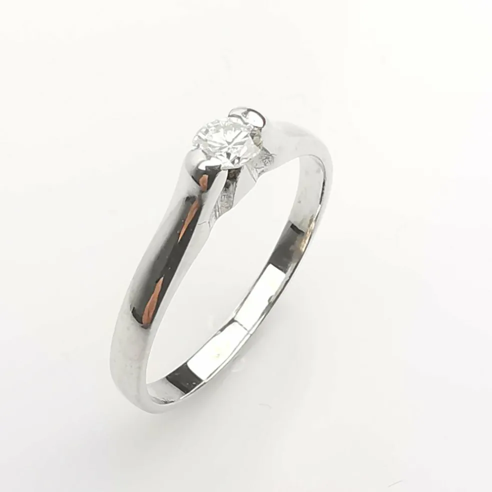 Solitaire en or blanc et Diamant