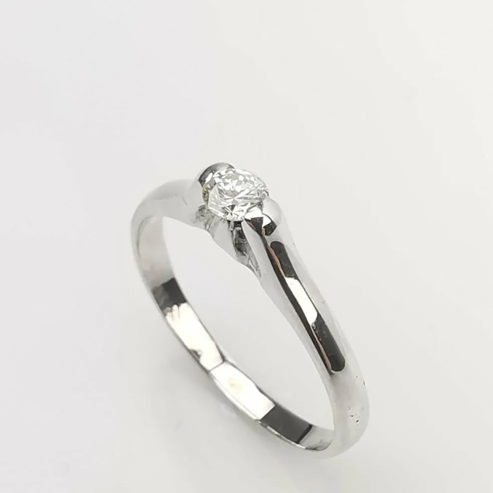 Solitaire en or blanc et Diamant