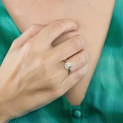 Solitaire en or gris