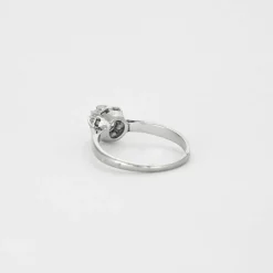 Solitaire en or gris
