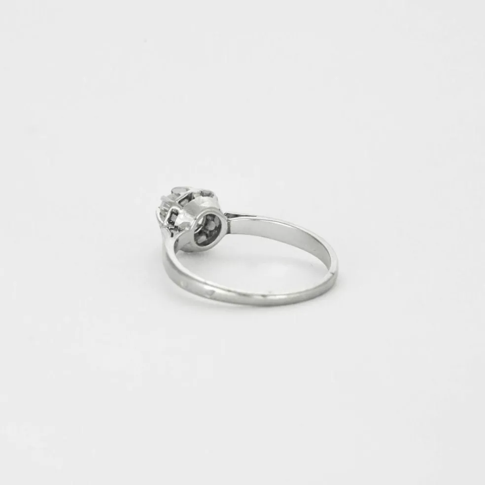 Solitaire en or gris