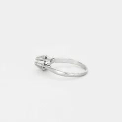 Solitaire en or gris