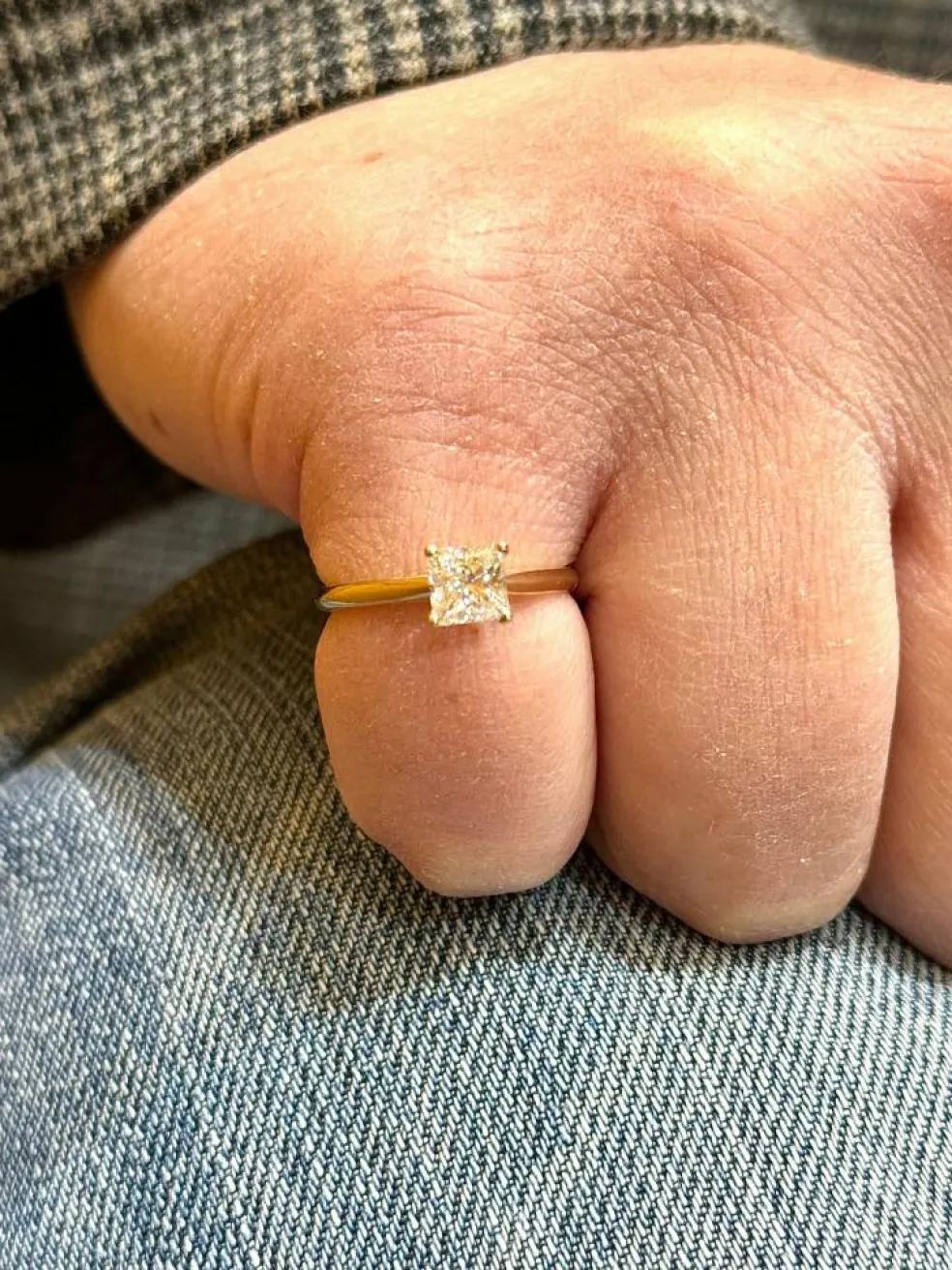 Solitaire en or jaune 18 carats diamants princesse