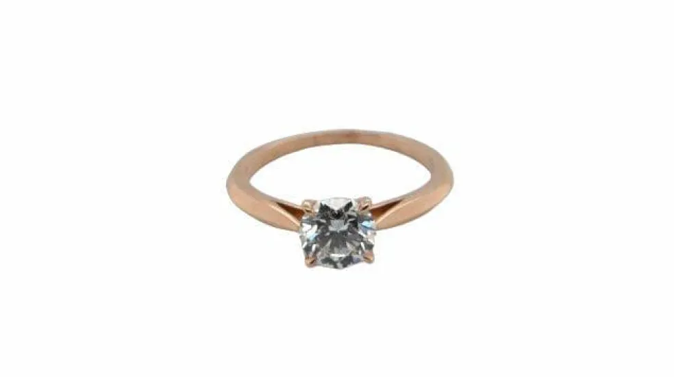 Solitaire en or rose serti d'un diamant