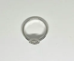 Solitaire or blanc diamant entouré