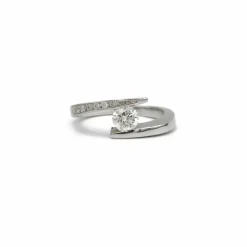 Solitaire or blanc et diamants