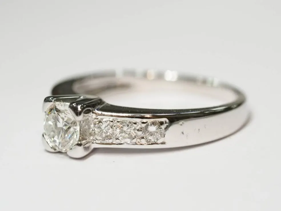 Solitaire or blanc et diamant