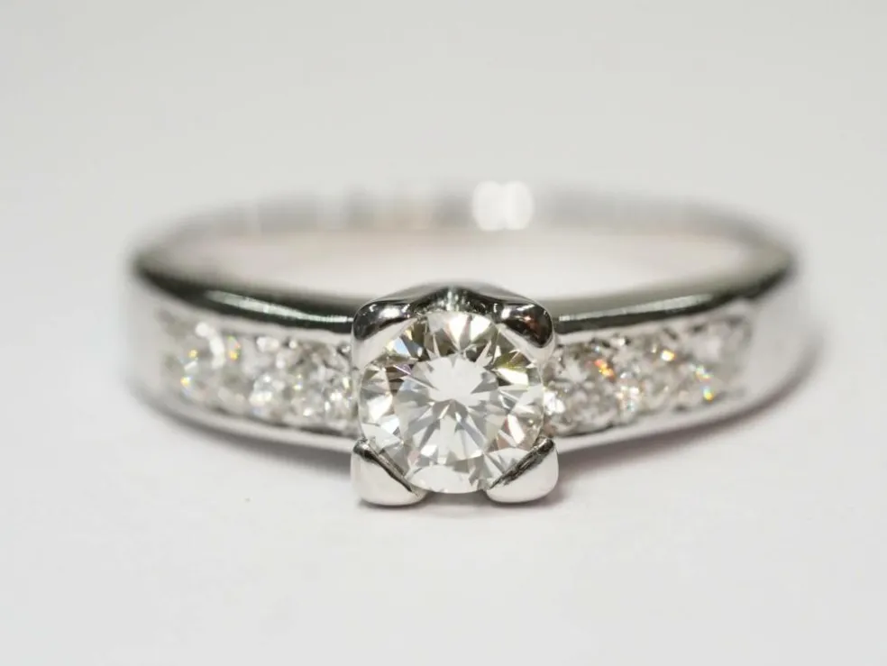 Solitaire or blanc et diamant