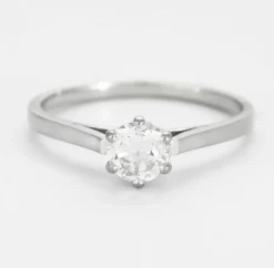 Solitaire or gris