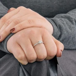 Solitaire or gris et diamants