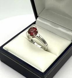 Solitaire or gris spinelle rose