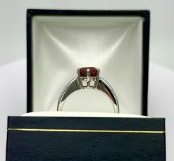 Solitaire or gris spinelle rose
