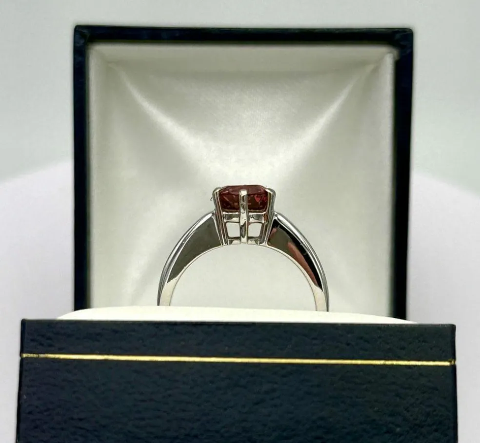 Solitaire or gris spinelle rose