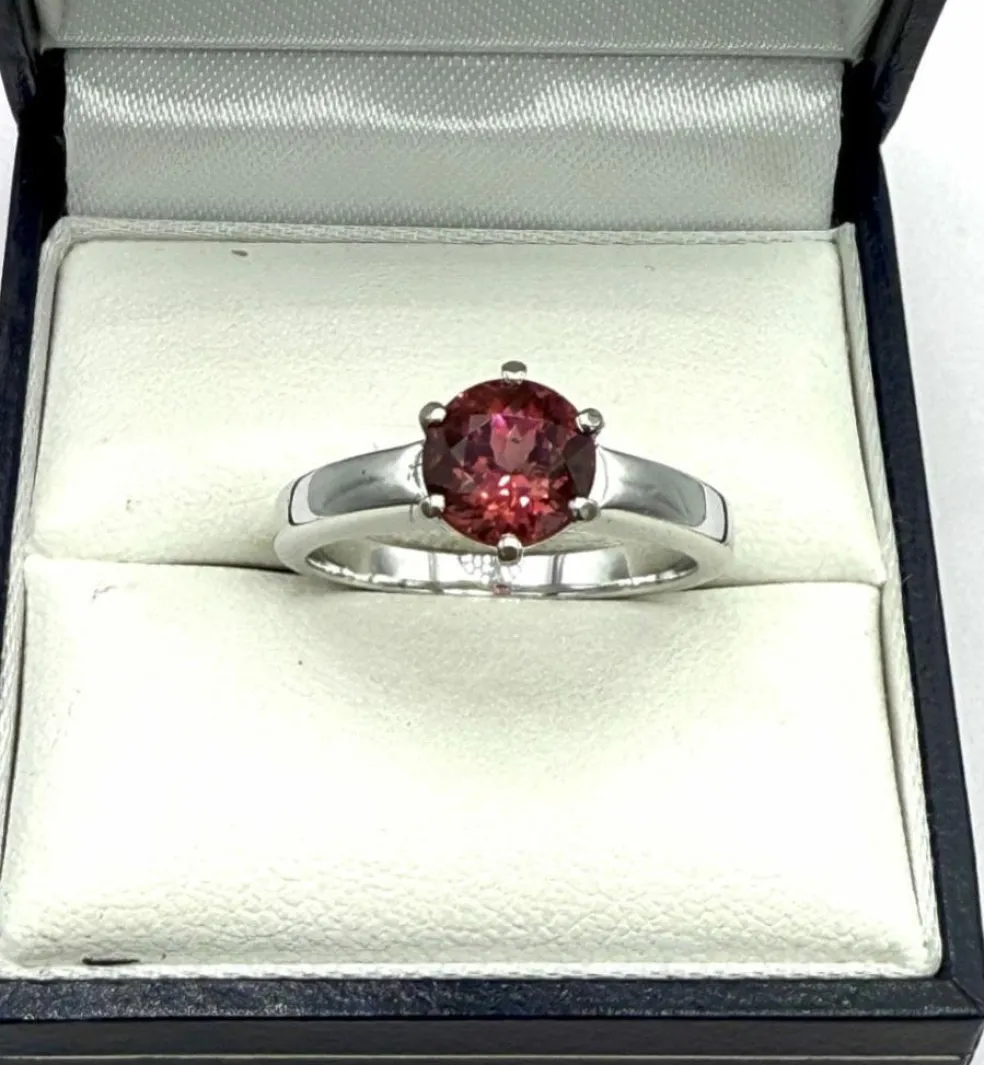 Solitaire or gris spinelle rose