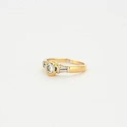 Solitaire or jaune et diamants