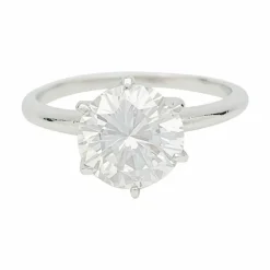 Solitaire platine et diamant, 2,23 carats.