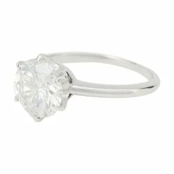 Solitaire platine et diamant, 2,23 carats.