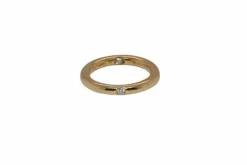 Solitaire rond en or serti d'un diamant taille brillant