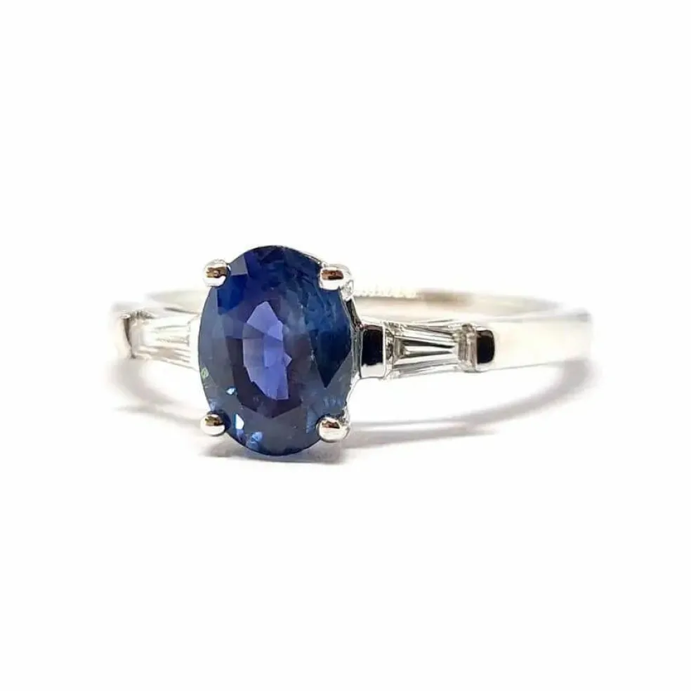 Solitaire saphir diamants or blanc