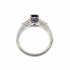 Solitaire saphir diamants or blanc