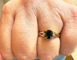 Solitaire saphir et diamants , or jaune 18 carats