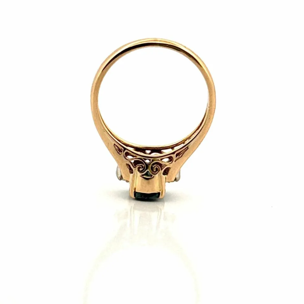 Solitaire saphir et diamants , or jaune 18 carats