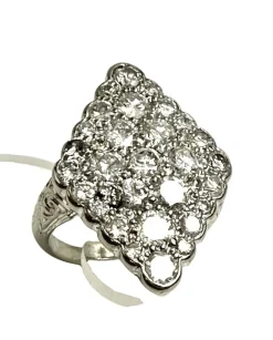 Superbe bague en diamants de forme losange des années 1920