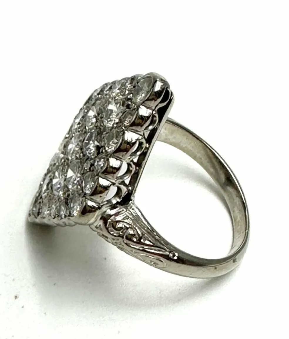 Superbe bague en diamants de forme losange des années 1920