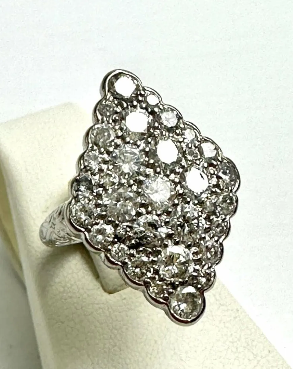 Superbe bague en diamants de forme losange des années 1920