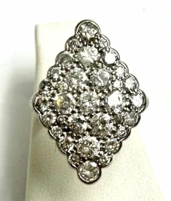 Superbe bague en diamants de forme losange des années 1920