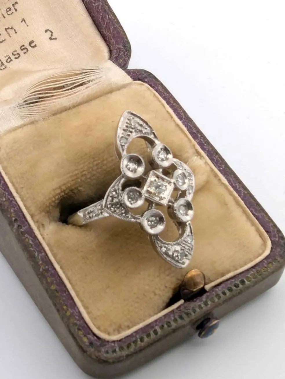 Superbe bague en platine avec diamants naturels