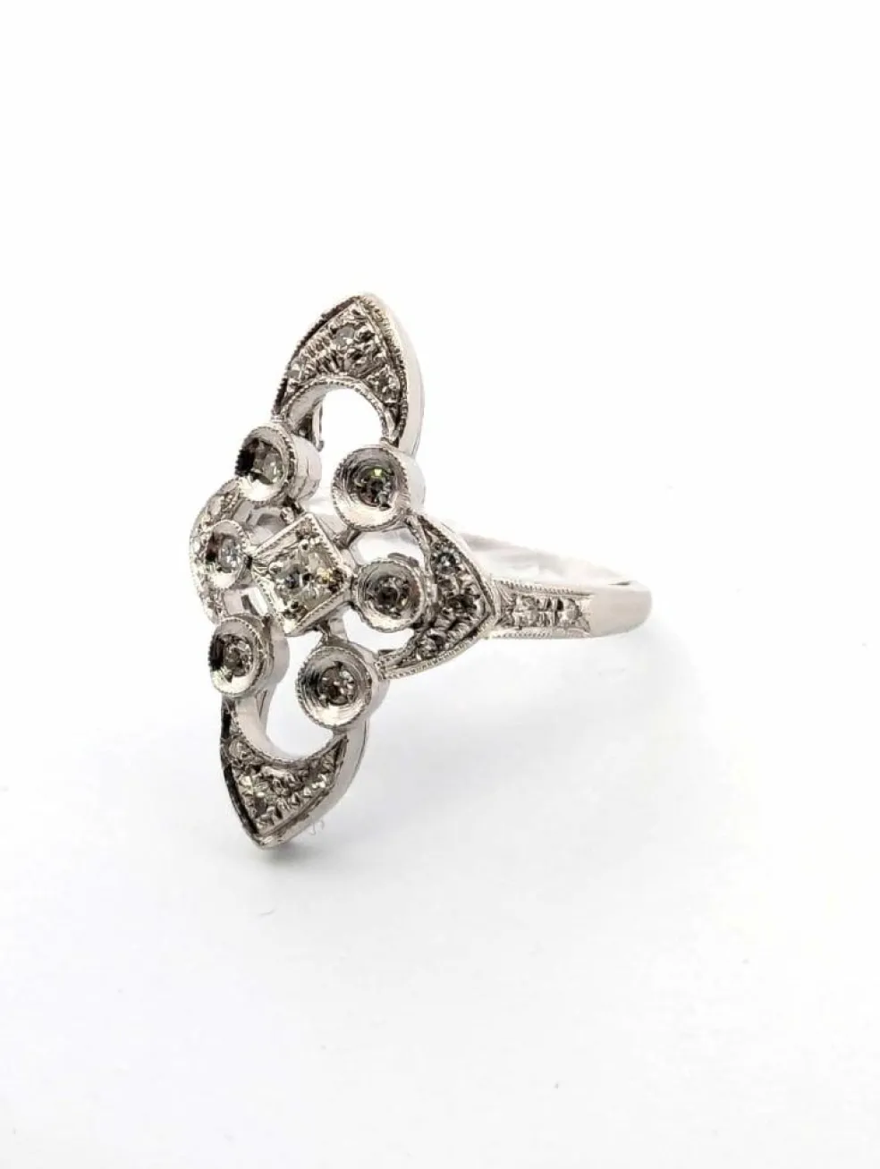 Superbe bague en platine avec diamants naturels