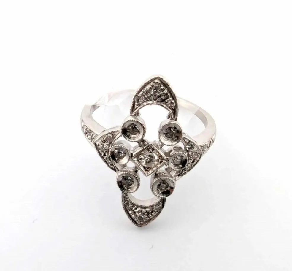 Superbe bague en platine avec diamants naturels
