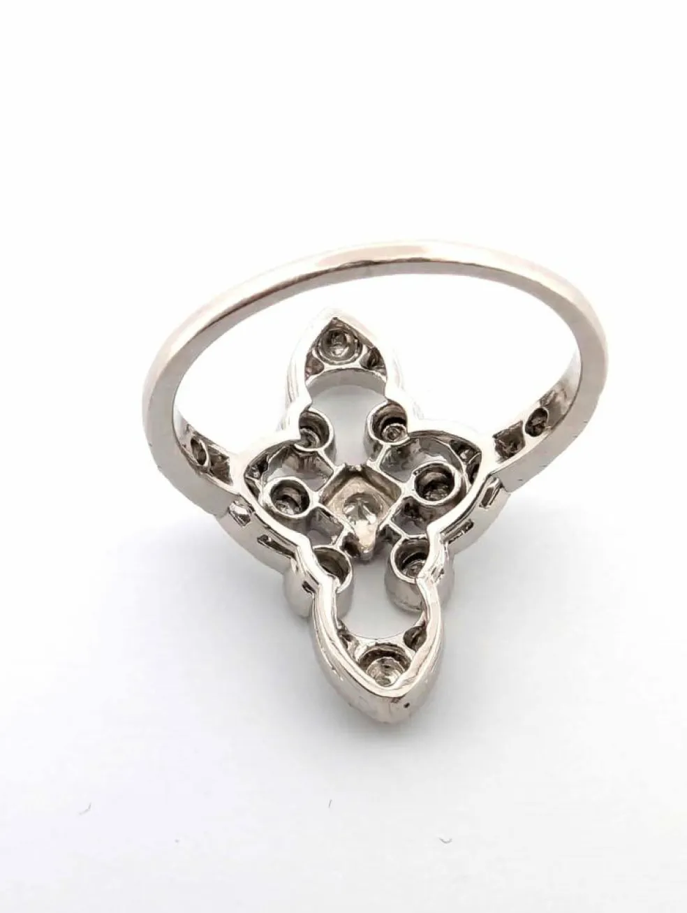 Superbe bague en platine avec diamants naturels