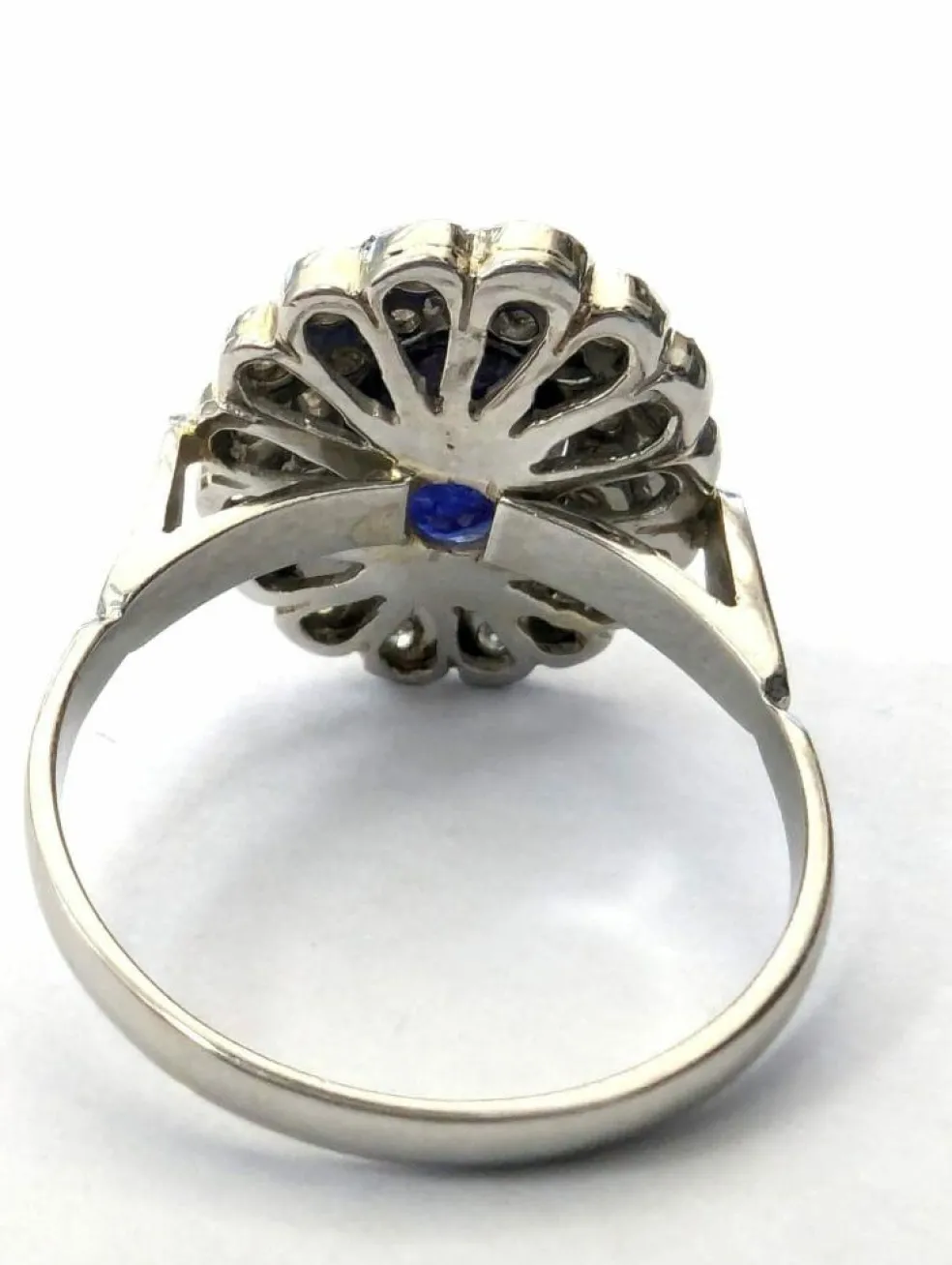 Superbe bague en platine avec saphir et diamants