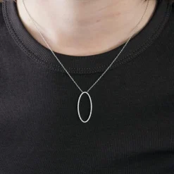 TIFFANY & Co-METRO- Pendentif ovale en or blanc et diamant