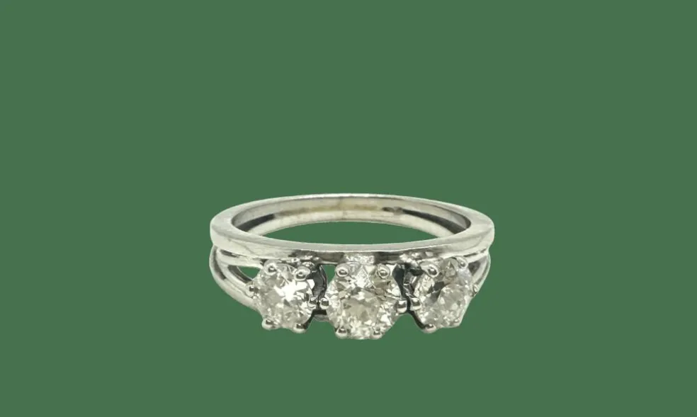 Trilogie en or blanc et diamants