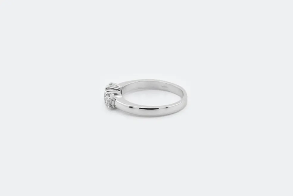 Trilogie en or blanc et diamants