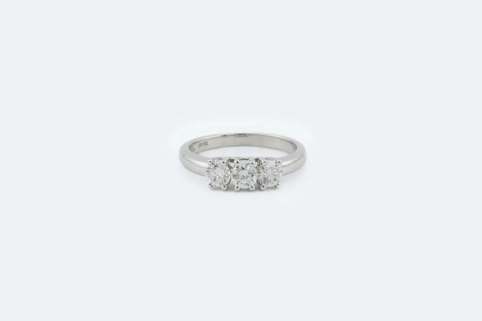 Trilogie en or blanc et diamants