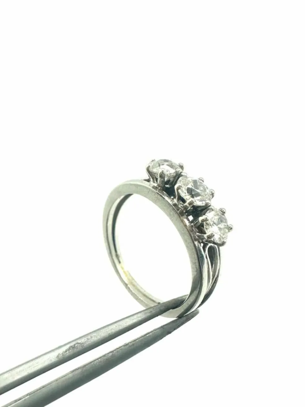 Trilogie en or blanc et diamants
