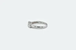 Trilogie en or blanc et diamants
