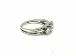 Trilogie en or blanc et diamants
