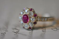 Une bague en diamant de Ruby et Old Mine