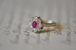 Une bague en diamant de Ruby et Old Mine