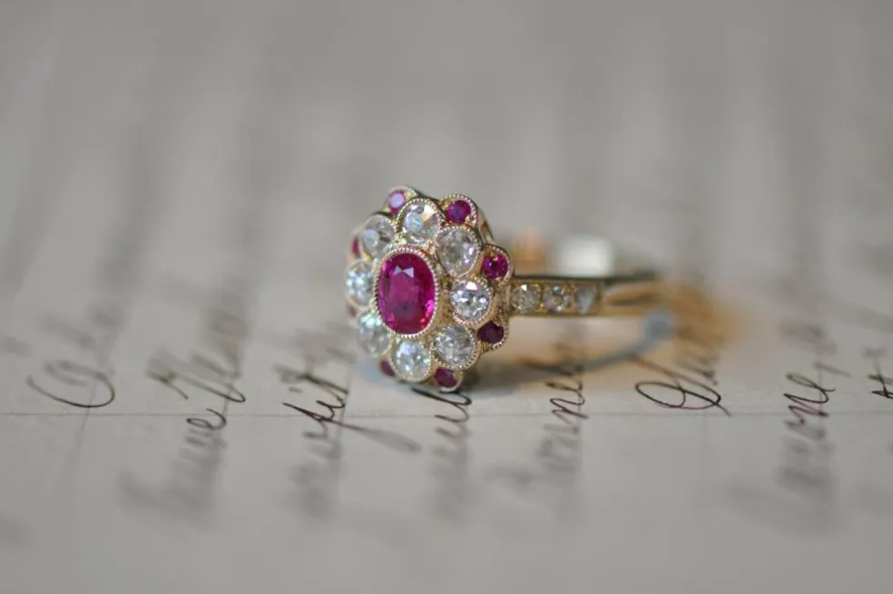 Une bague en diamant de Ruby et Old Mine