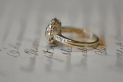 Une bague en diamant de Ruby et Old Mine