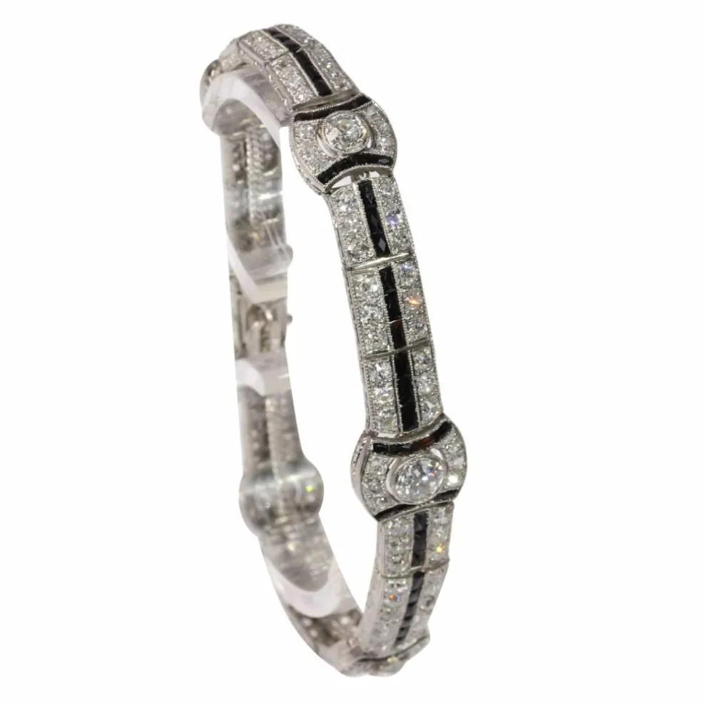 Une déclaration éblouissante d'Art Déco : Bracelet en platine avec diamants et onyx
