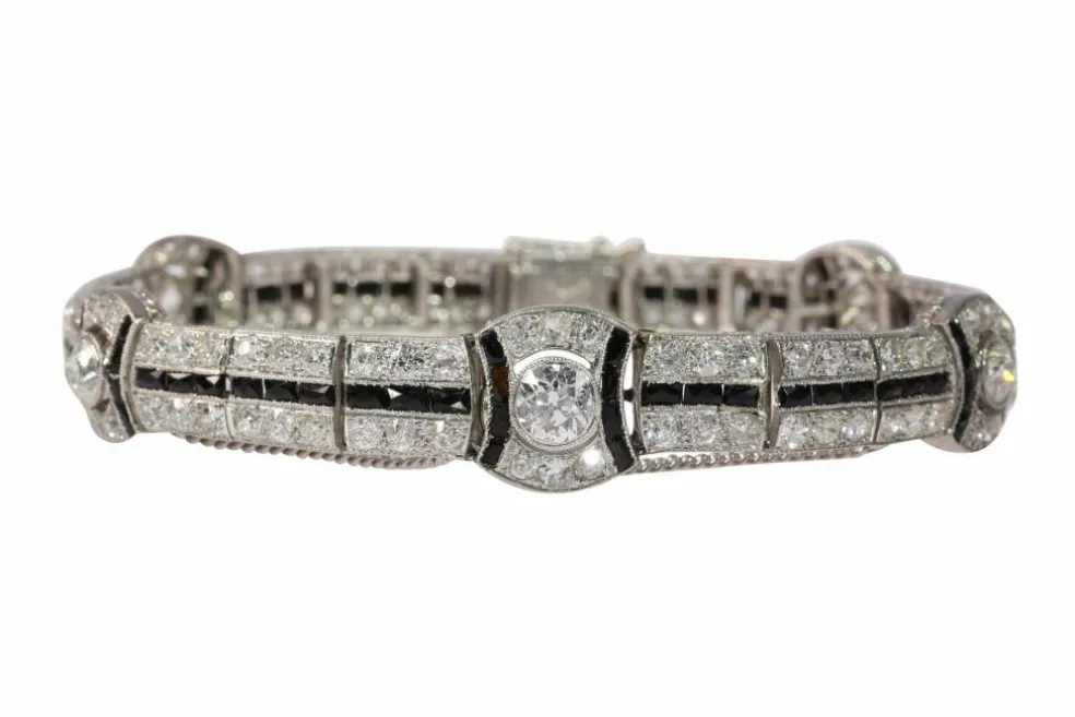 Une déclaration éblouissante d'Art Déco : Bracelet en platine avec diamants et onyx