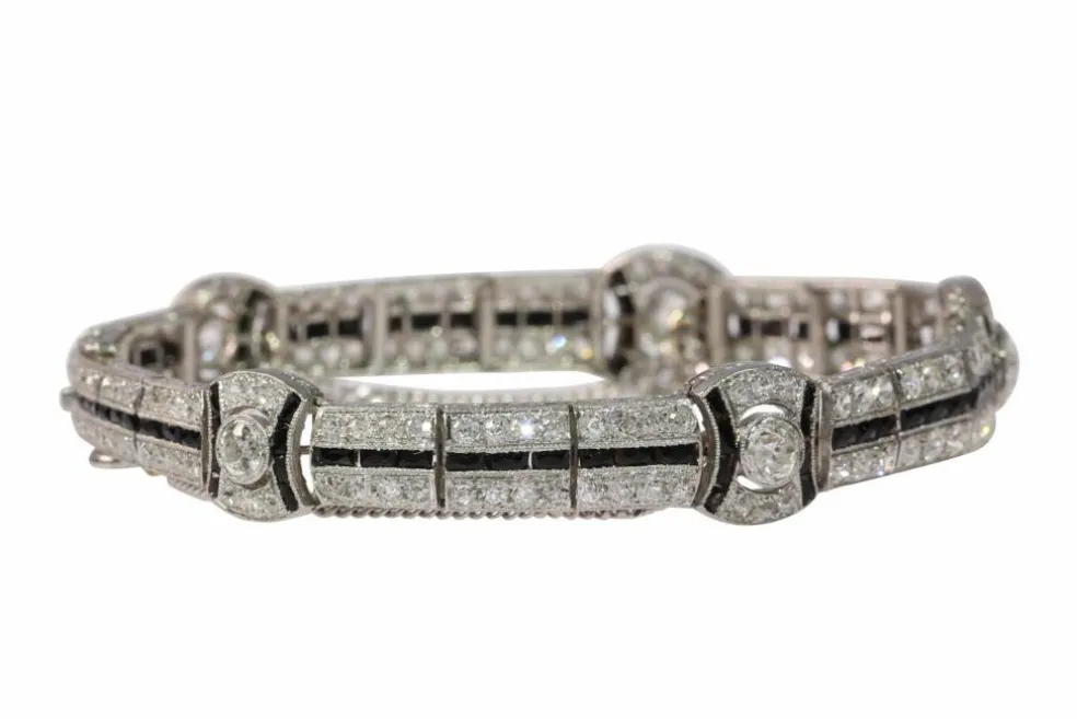 Une déclaration éblouissante d'Art Déco : Bracelet en platine avec diamants et onyx