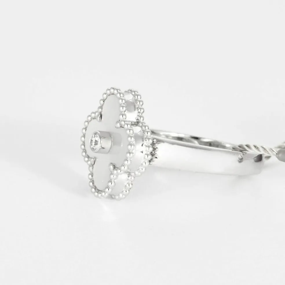 VAN CLEEF & ARPELS - Alhambra - Bague or blanc, nacre et diamant